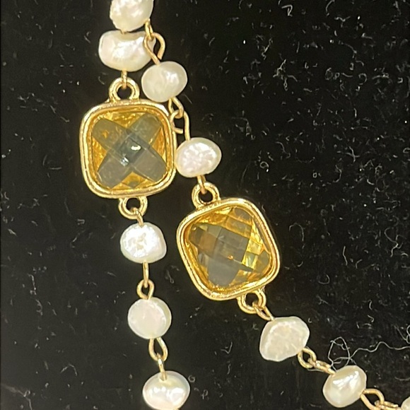 Elegant Pearl and Gold-Tone Chic Necklace NWT - Picture 2 of 6